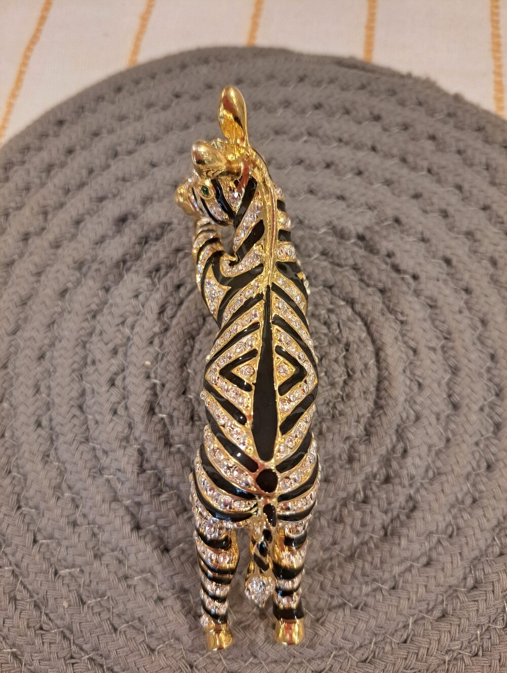 Vtg Joanna Buchanan Zebra Shoulder Brooch Gold Emerald Rhinestones Enamel. New - Picture 8 of 8